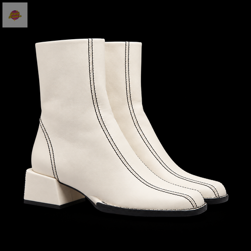 Paire de bottines Idealo blanches à coutures noires sur fond noir