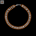 Collier ras de cou en ambre et argent sur fond noir