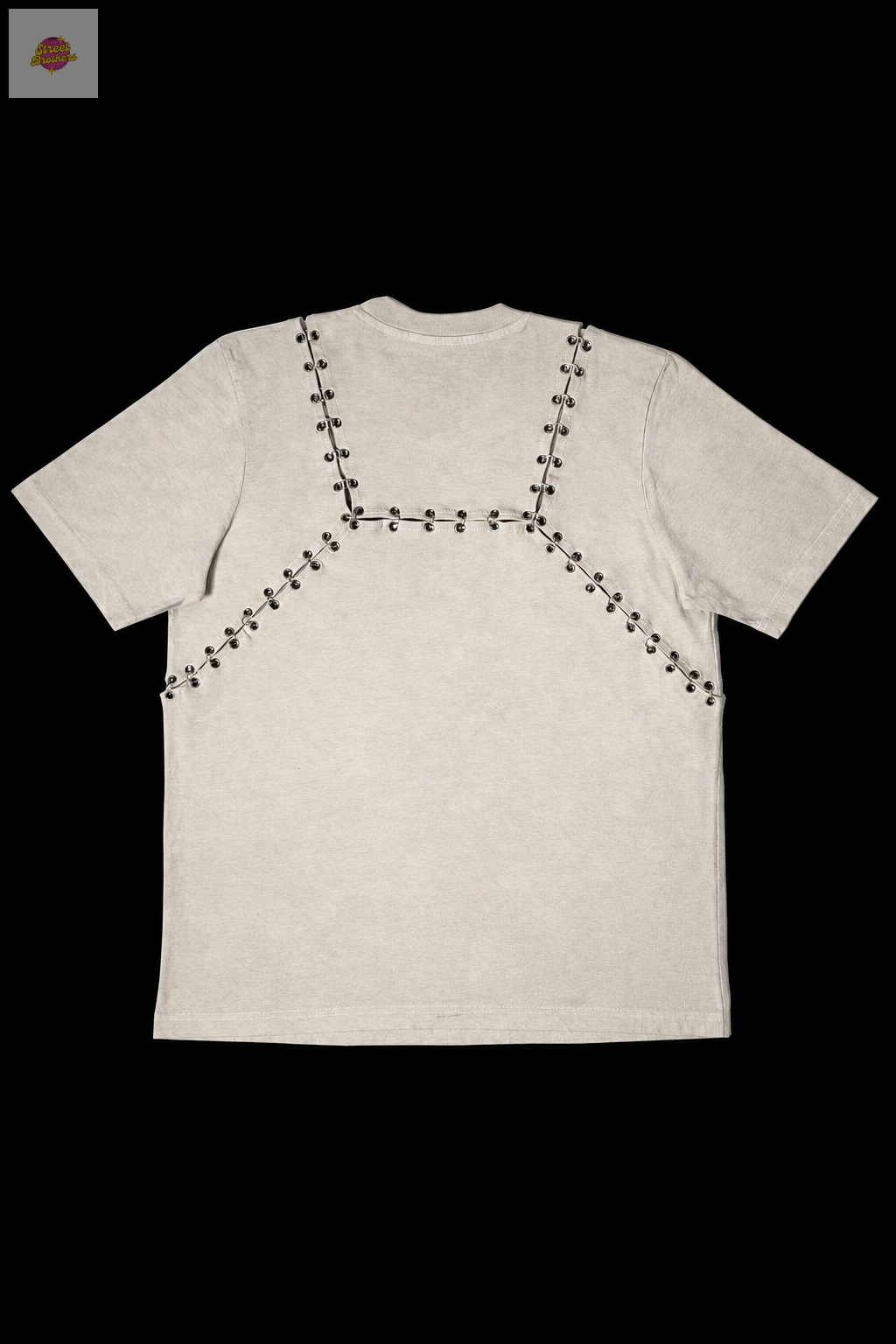 Vue arrière du T-shirt SCARBORNE BECOME sur fond noir